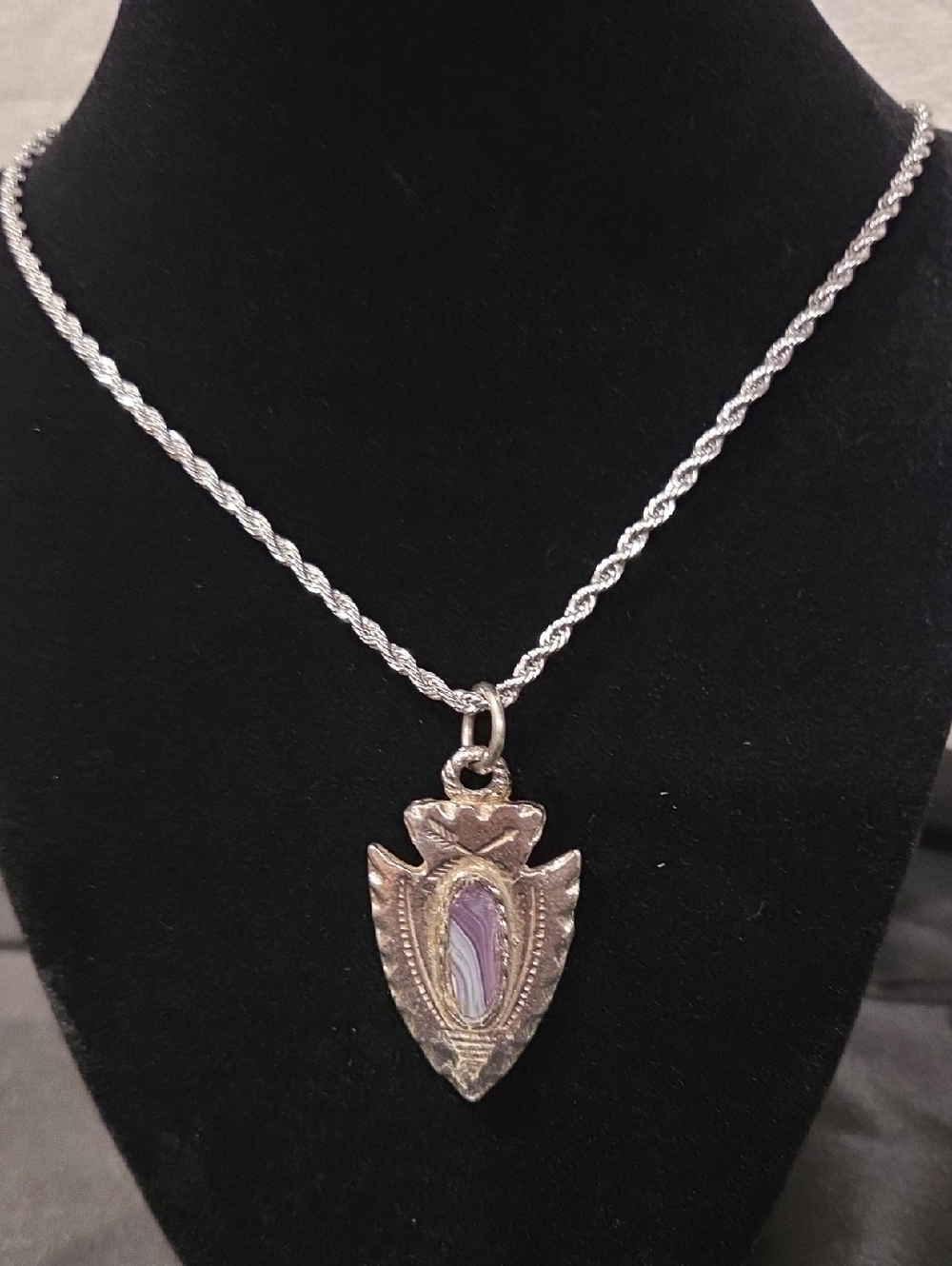 ARROW PENDANT ON STAINLESS STEEL CHAIN